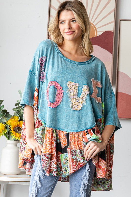 Washed love patchwork top with relaxed fit and ruffle hem in blue or charcoal