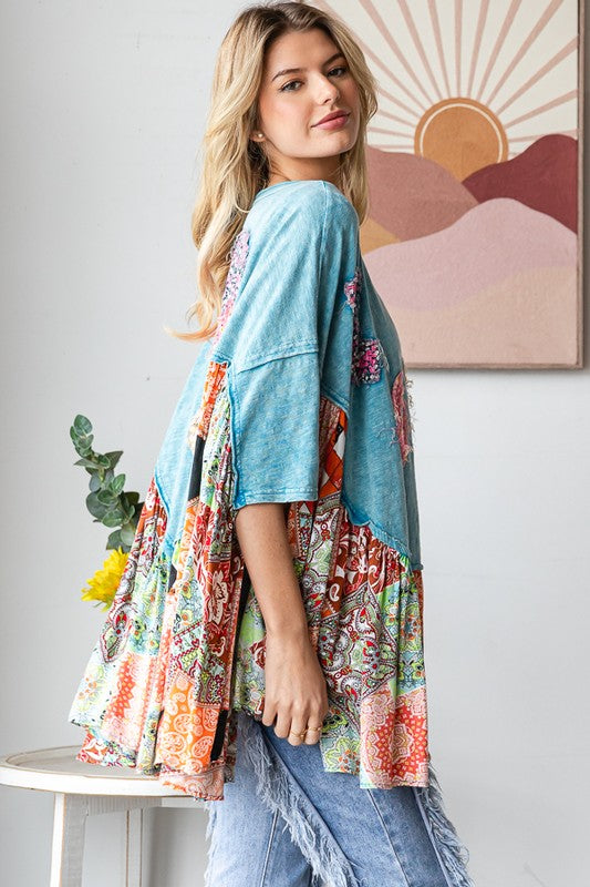 Washed love patchwork top with relaxed fit and ruffle hem in blue or charcoal