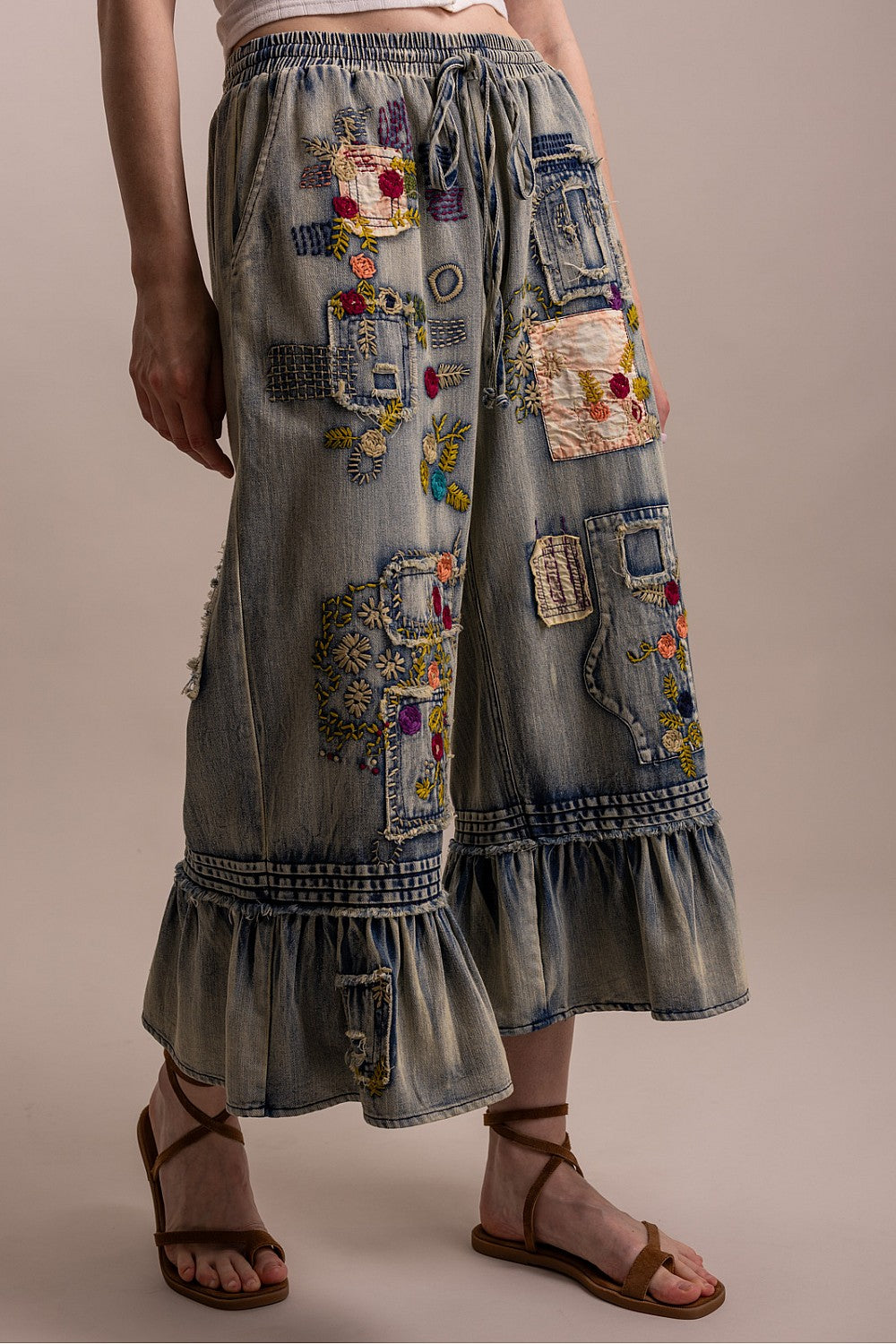 Blue Velvet women's cropped denim pants with patchwork detailing and elastic waistband, supplier view 5