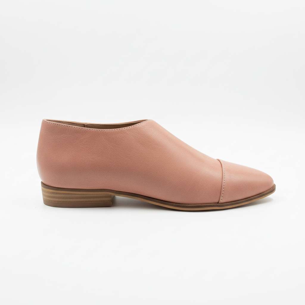 Chaussures plates uniques à découpes latérales pour dames